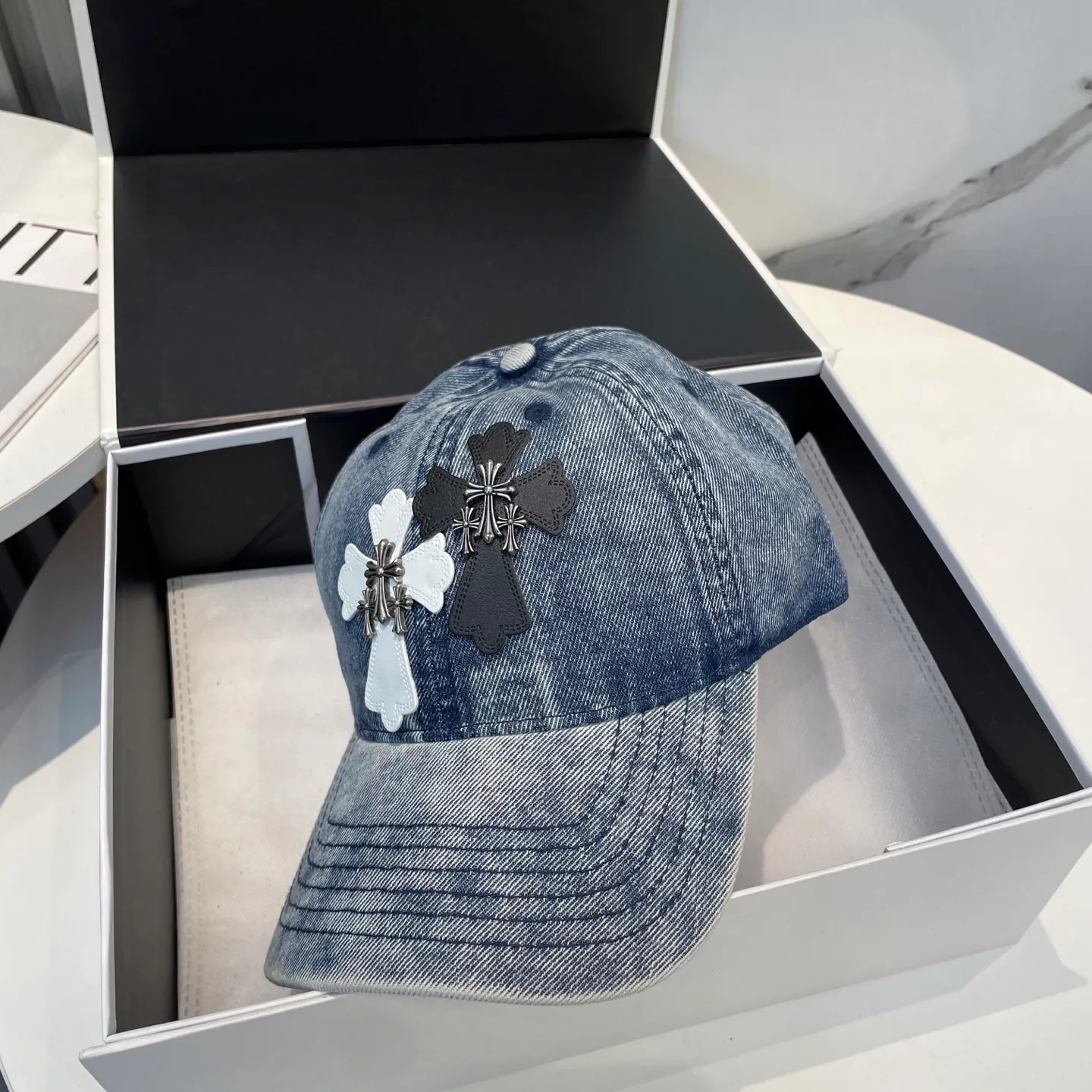 P86 Crow Heart 🆕🆕25 new baseball cap, personalized fashion classic cross logo, casual with a cool feeling, unisex style, same style for men and women! Very easy to match! Head circumference: 56-58cm is available